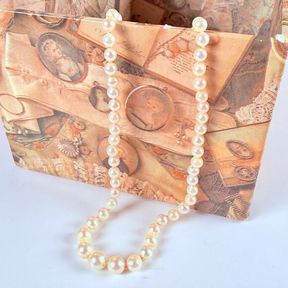 VTG Natural Pearl Graduated Necklace Silk Hand Knotted Solid 14K Gold Clasp 18” - Picture 1 of 7